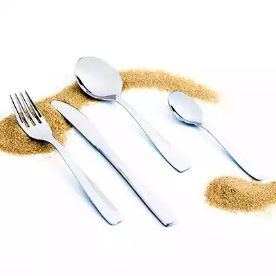 Cubiertos de calidad extraordinaria. Acero muy resistente al desgaste, duradero y fácil de limpiar. Pulido espejo acabado para uso diario en restauración